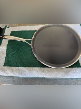 Nonstick Hexclad 12" Hybrid Griddle Pan - Black Surface. Brand new, never used